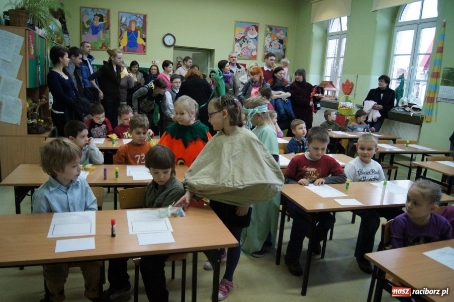 Zdjęcie w galerii na portalu naszraciborz.pl: Poznali swoją szkołę wiadomości z regionu