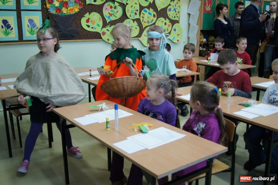 Zdjęcie w galerii na portalu naszraciborz.pl: Poznali swoją szkołę wiadomości z regionu