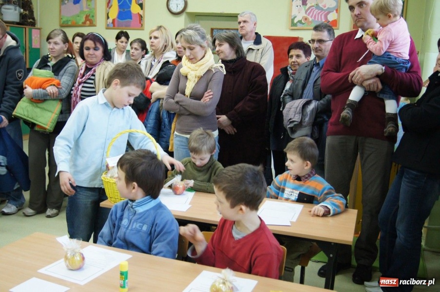 Zdjęcie w galerii na portalu naszraciborz.pl: Poznali swoją szkołę wiadomości z regionu