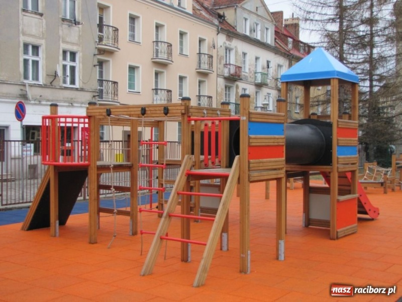 Zdjęcie w galerii na portalu naszraciborz.pl: Jutro SP 4 otwiera plac zabaw wiadomości z regionu