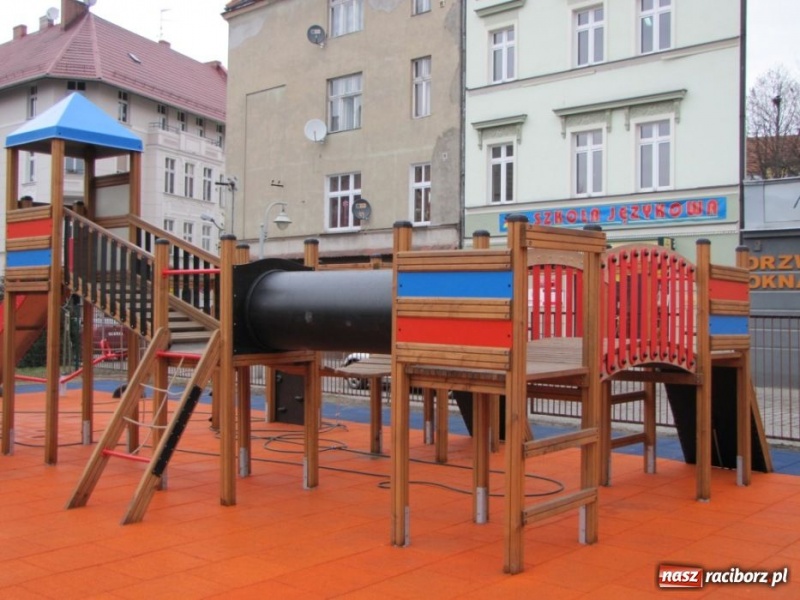 Zdjęcie w galerii na portalu naszraciborz.pl: Jutro SP 4 otwiera plac zabaw wiadomości z regionu