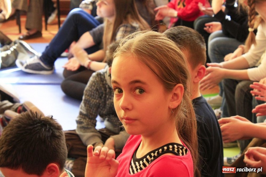 Zdjęcie w galerii na portalu naszraciborz.pl: Wiosenne show w SP 13 wiadomości z regionu