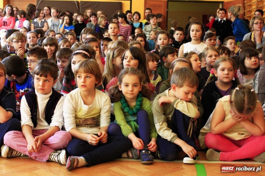 Zdjęcie w galerii na portalu naszraciborz.pl: Wiosenne show w SP 13 wiadomości z regionu