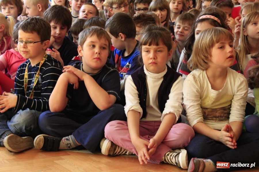 Zdjęcie w galerii na portalu naszraciborz.pl: Wiosenne show w SP 13 wiadomości z regionu