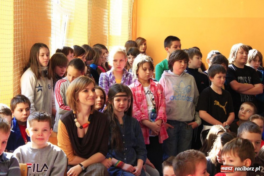 Zdjęcie w galerii na portalu naszraciborz.pl: Wiosenne show w SP 13 wiadomości z regionu