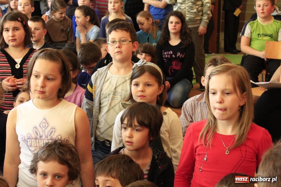 Zdjęcie w galerii na portalu naszraciborz.pl: Wiosenne show w SP 13 wiadomości z regionu