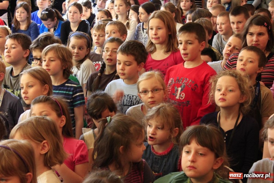 Zdjęcie w galerii na portalu naszraciborz.pl: Wiosenne show w SP 13 wiadomości z regionu