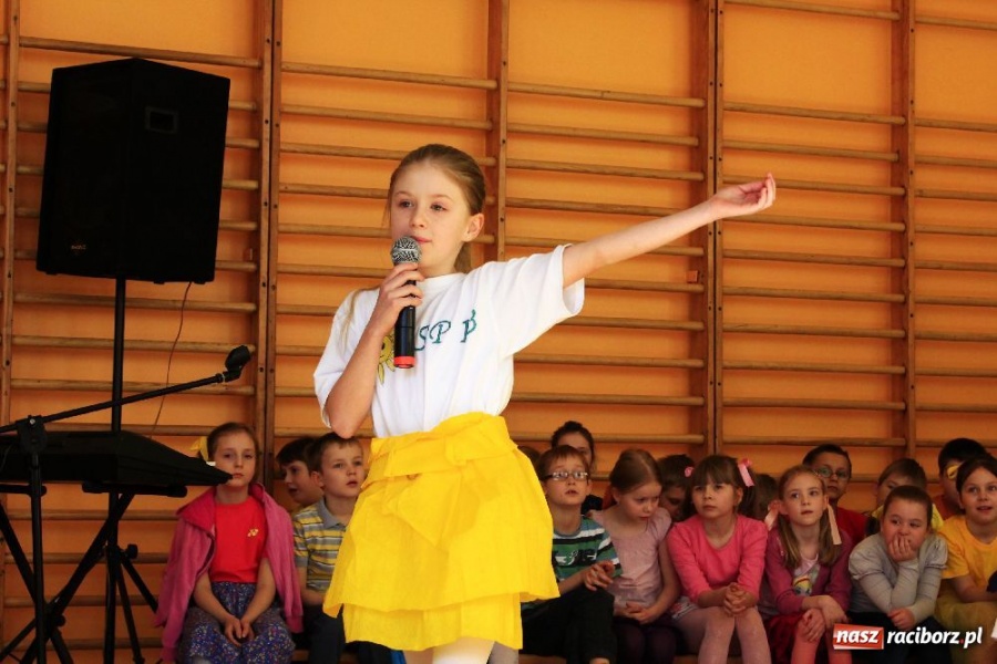 Zdjęcie w galerii na portalu naszraciborz.pl: Wiosenne show w SP 13 wiadomości z regionu