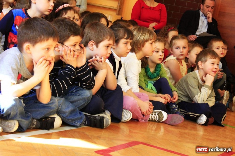 Zdjęcie w galerii na portalu naszraciborz.pl: Wiosenne show w SP 13 wiadomości z regionu