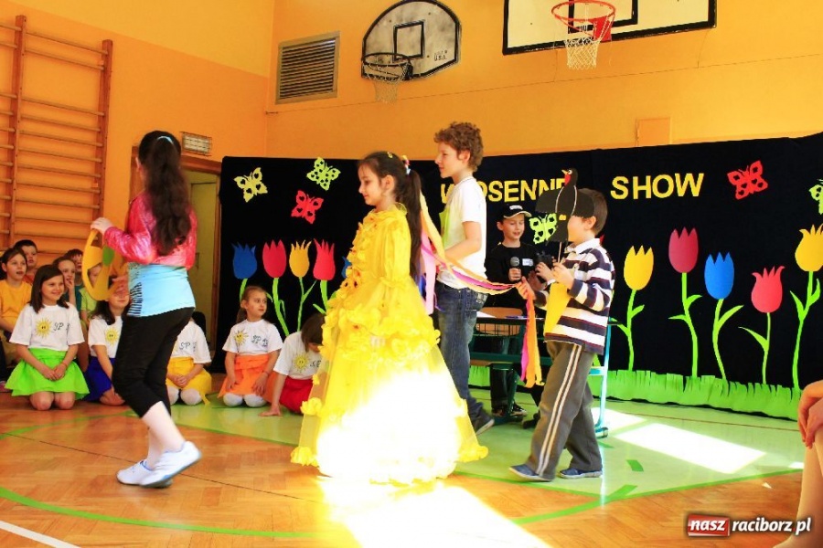 Zdjęcie w galerii na portalu naszraciborz.pl: Wiosenne show w SP 13 wiadomości z regionu