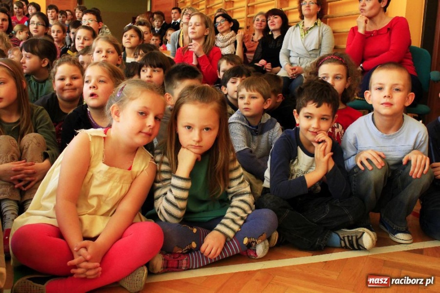 Zdjęcie w galerii na portalu naszraciborz.pl: Wiosenne show w SP 13 wiadomości z regionu