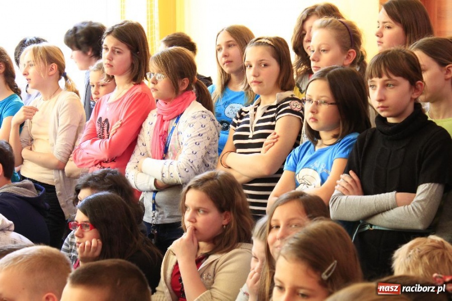 Zdjęcie w galerii na portalu naszraciborz.pl: Wiosenne show w SP 13 wiadomości z regionu