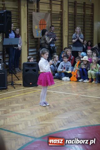 Zdjęcie w galerii na portalu naszraciborz.pl: W ZSOMS odkrywali talenty wiadomości z regionu