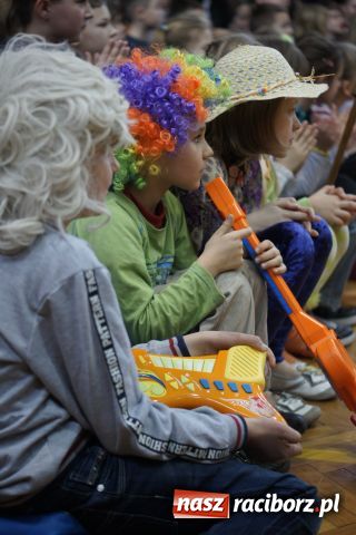 Zdjęcie w galerii na portalu naszraciborz.pl: W ZSOMS odkrywali talenty wiadomości z regionu