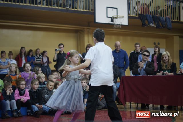 Zdjęcie w galerii na portalu naszraciborz.pl: W ZSOMS odkrywali talenty wiadomości z regionu