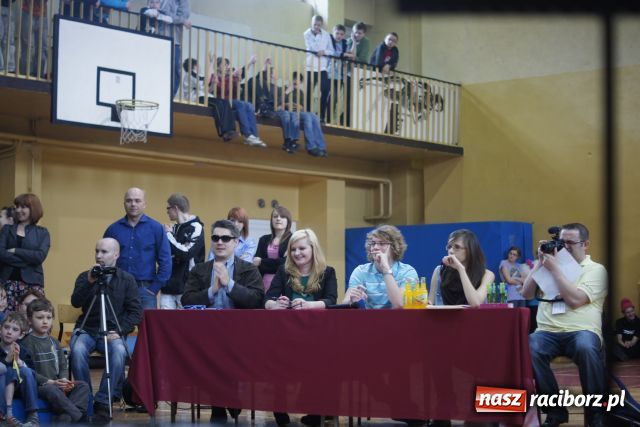 Zdjęcie w galerii na portalu naszraciborz.pl: W ZSOMS odkrywali talenty wiadomości z regionu