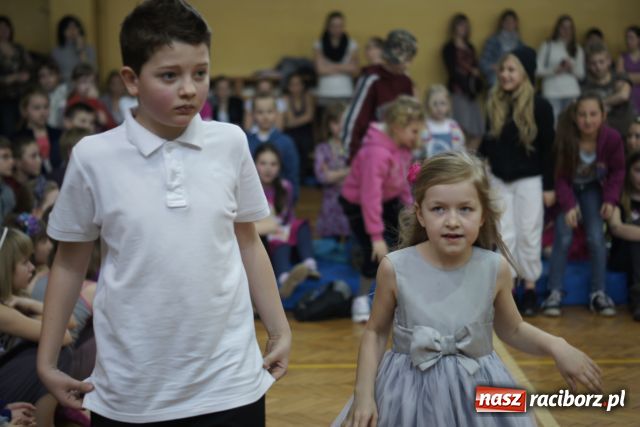 Zdjęcie w galerii na portalu naszraciborz.pl: W ZSOMS odkrywali talenty wiadomości z regionu