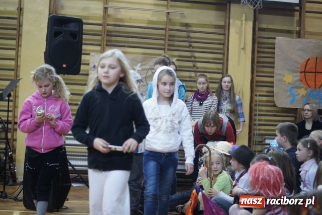 Zdjęcie w galerii na portalu naszraciborz.pl: W ZSOMS odkrywali talenty wiadomości z regionu