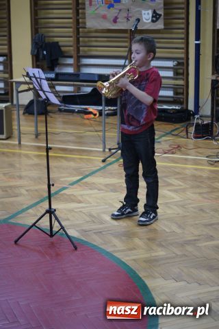 Zdjęcie w galerii na portalu naszraciborz.pl: W ZSOMS odkrywali talenty wiadomości z regionu