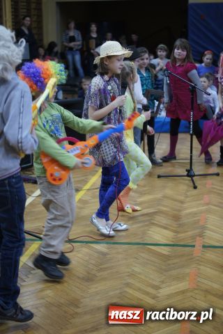 Zdjęcie w galerii na portalu naszraciborz.pl: W ZSOMS odkrywali talenty wiadomości z regionu