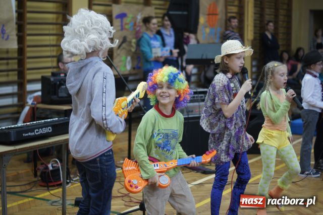 Zdjęcie w galerii na portalu naszraciborz.pl: W ZSOMS odkrywali talenty wiadomości z regionu