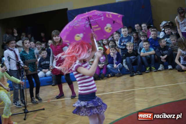 Zdjęcie w galerii na portalu naszraciborz.pl: W ZSOMS odkrywali talenty wiadomości z regionu