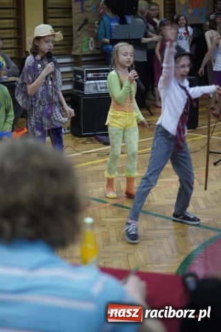 Zdjęcie w galerii na portalu naszraciborz.pl: W ZSOMS odkrywali talenty wiadomości z regionu