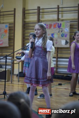 Zdjęcie w galerii na portalu naszraciborz.pl: W ZSOMS odkrywali talenty wiadomości z regionu