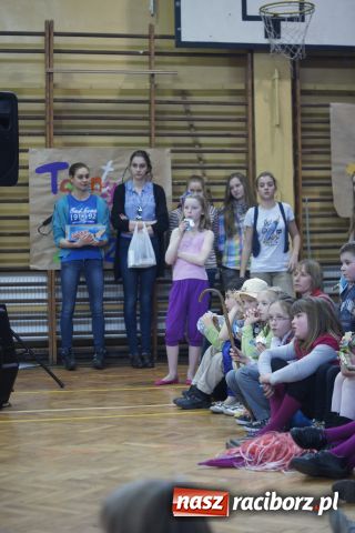 Zdjęcie w galerii na portalu naszraciborz.pl: W ZSOMS odkrywali talenty wiadomości z regionu