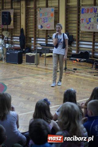 Zdjęcie w galerii na portalu naszraciborz.pl: W ZSOMS odkrywali talenty wiadomości z regionu