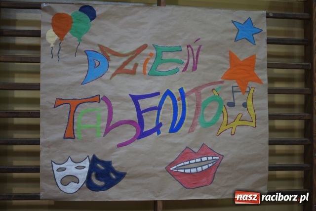 Zdjęcie w galerii na portalu naszraciborz.pl: W ZSOMS odkrywali talenty wiadomości z regionu