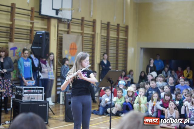 Zdjęcie w galerii na portalu naszraciborz.pl: W ZSOMS odkrywali talenty wiadomości z regionu