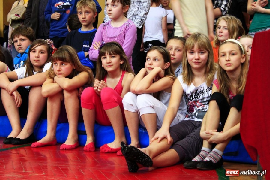 Zdjęcie w galerii na portalu naszraciborz.pl: W ZSOMS odkrywali talenty wiadomości z regionu