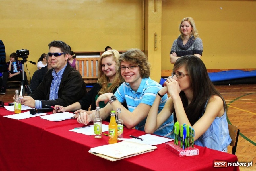 Zdjęcie w galerii na portalu naszraciborz.pl: W ZSOMS odkrywali talenty wiadomości z regionu