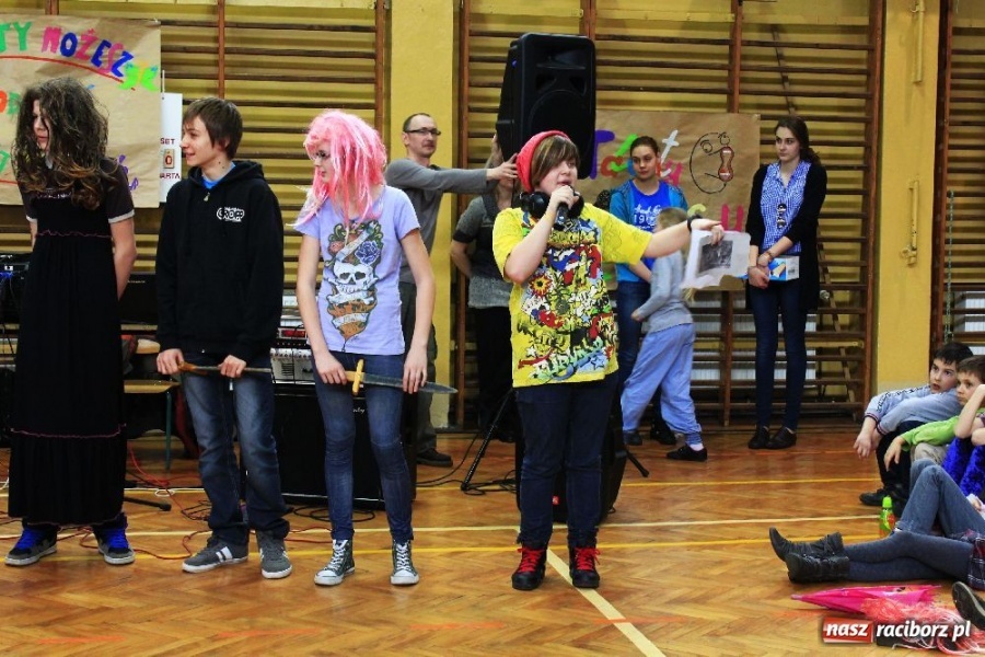 Zdjęcie w galerii na portalu naszraciborz.pl: W ZSOMS odkrywali talenty wiadomości z regionu