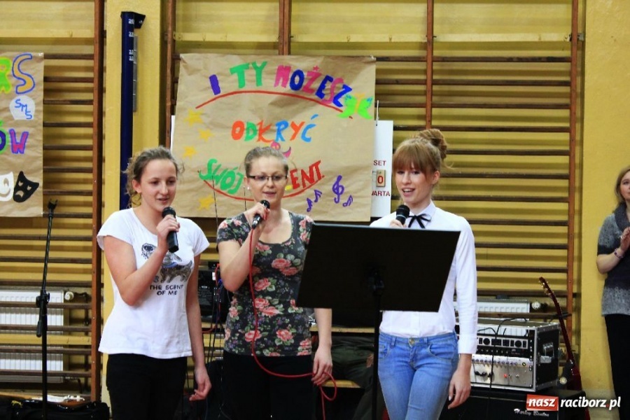 Zdjęcie w galerii na portalu naszraciborz.pl: W ZSOMS odkrywali talenty wiadomości z regionu