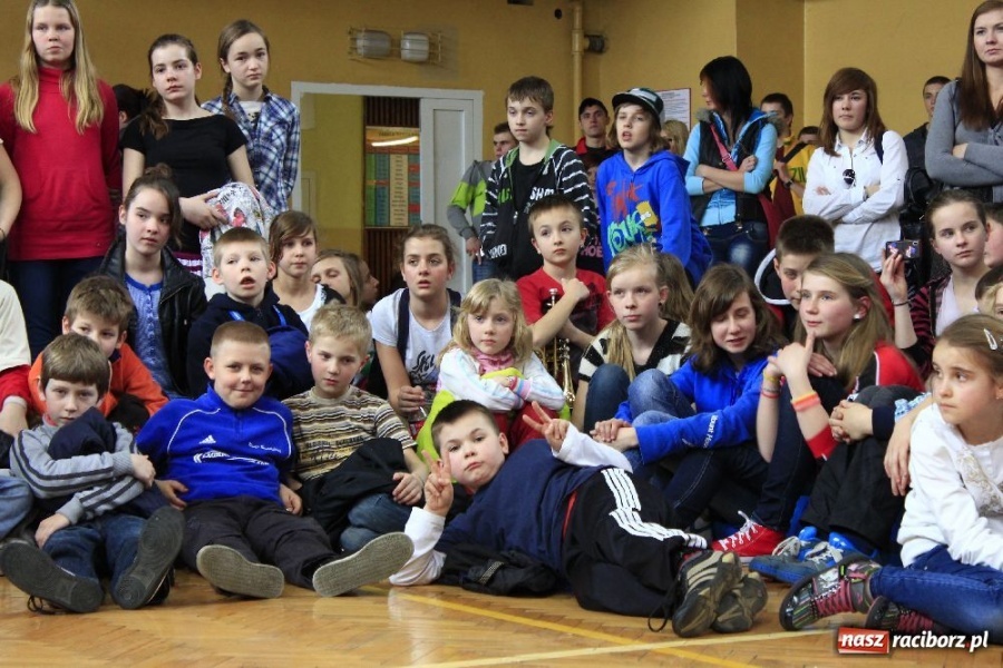 Zdjęcie w galerii na portalu naszraciborz.pl: W ZSOMS odkrywali talenty wiadomości z regionu