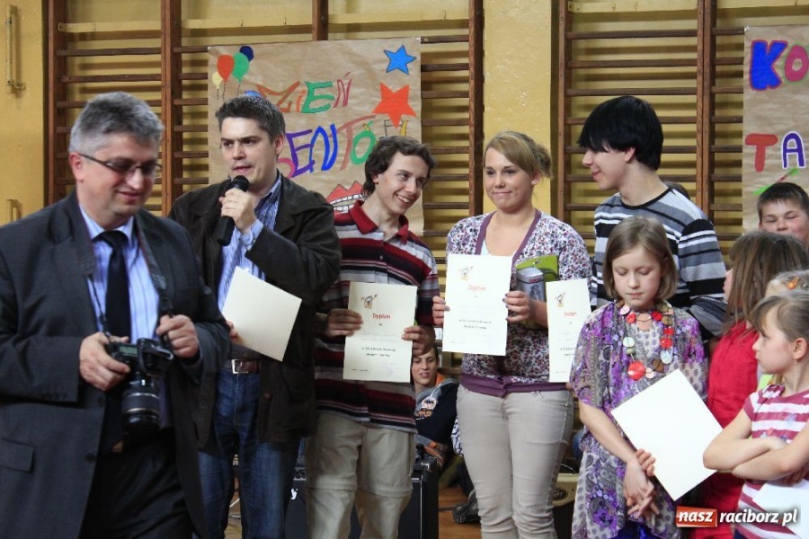 Zdjęcie w galerii na portalu naszraciborz.pl: W ZSOMS odkrywali talenty wiadomości z regionu