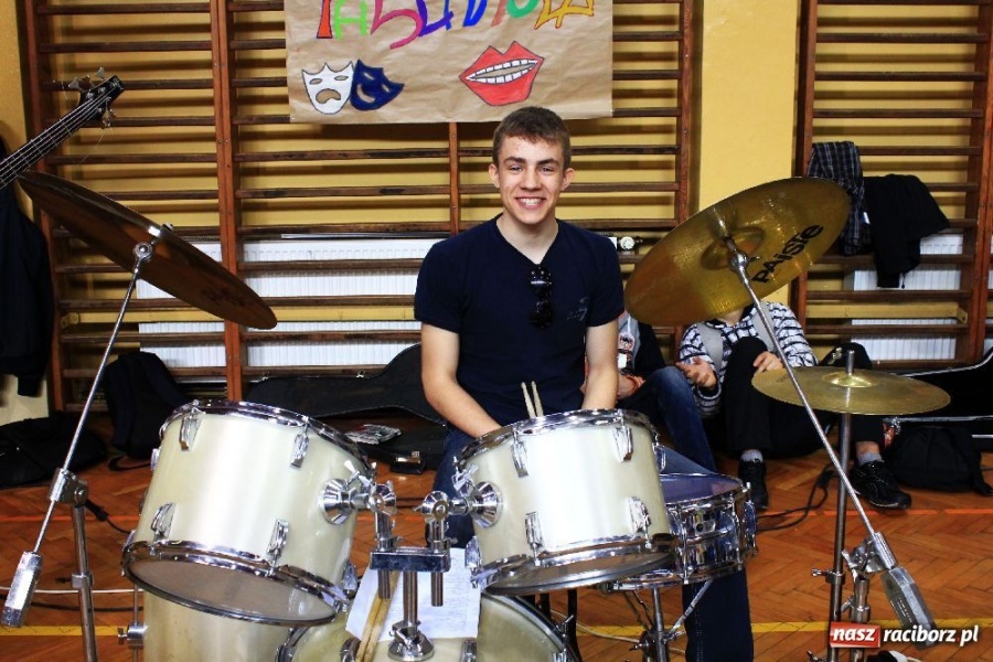 Zdjęcie w galerii na portalu naszraciborz.pl: W ZSOMS odkrywali talenty wiadomości z regionu