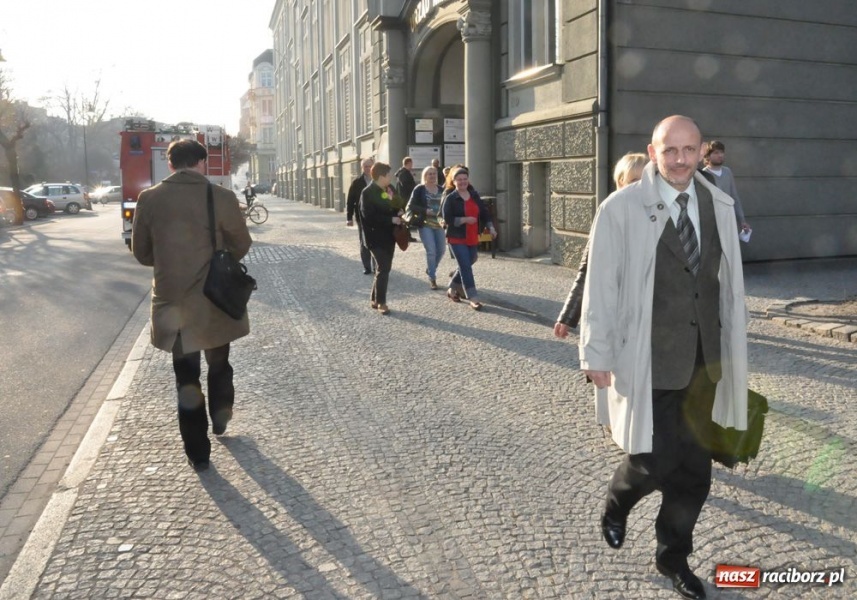 Zdjęcie w galerii na portalu naszraciborz.pl: Prezydent i urzędnicy ewakuowani wiadomości z regionu