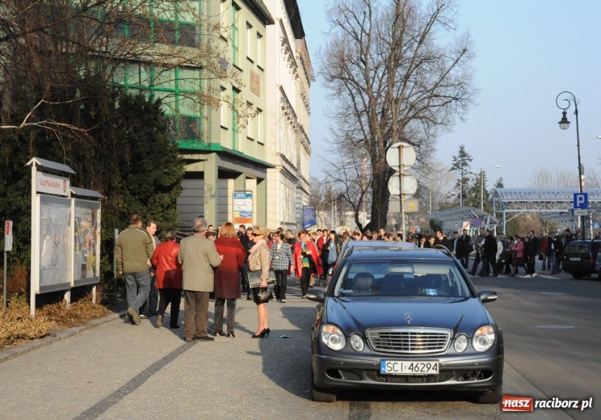 Zdjęcie w galerii na portalu naszraciborz.pl: Prezydent i urzędnicy ewakuowani wiadomości z regionu