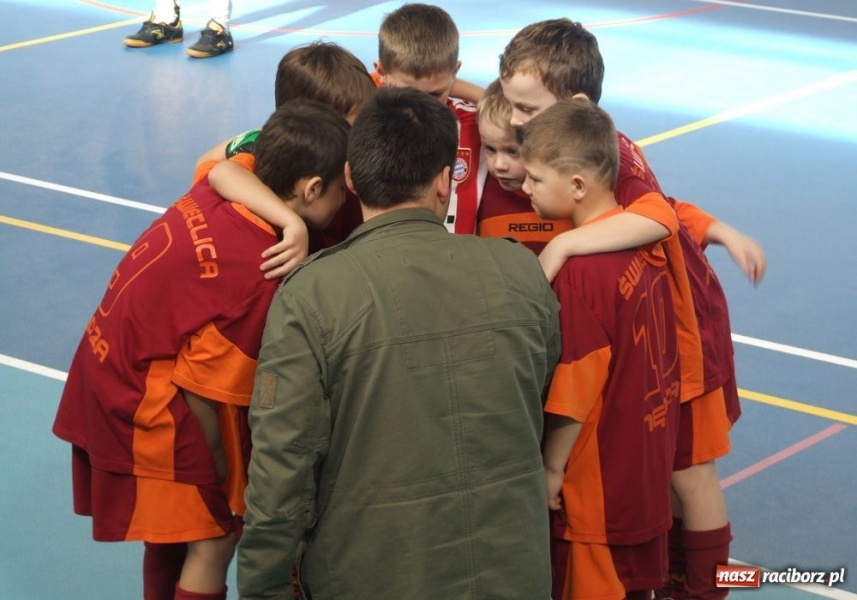 Zdjęcie w galerii na portalu naszraciborz.pl: Młodzi piłkarze z Kuźni grali w Czechach wiadomości z regionu