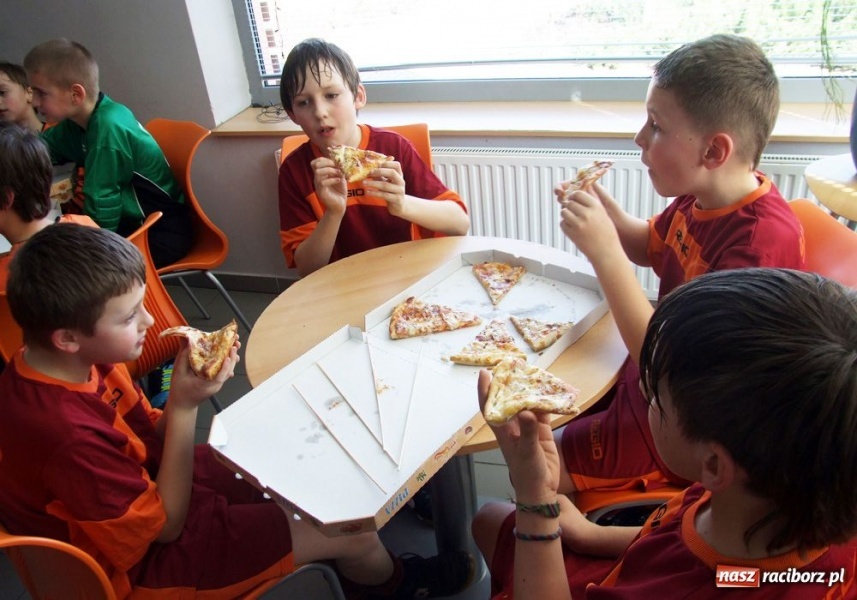 Zdjęcie w galerii na portalu naszraciborz.pl: Młodzi piłkarze z Kuźni grali w Czechach wiadomości z regionu