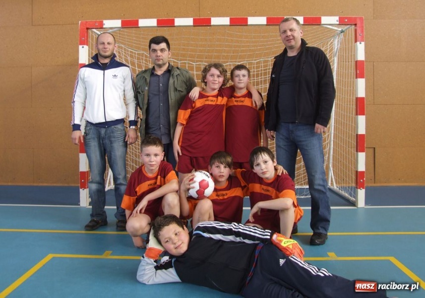 Zdjęcie w galerii na portalu naszraciborz.pl: Młodzi piłkarze z Kuźni grali w Czechach wiadomości z regionu
