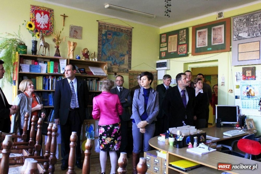 Zdjęcie w galerii na portalu naszraciborz.pl: Komisja oświaty zwiedziła ZSS wiadomości z regionu