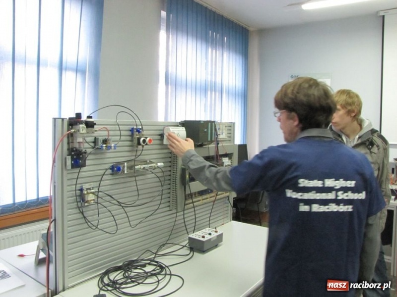 Zdjęcie w galerii na portalu naszraciborz.pl: Obejrzeli PWSZ od wewnątrz wiadomości z regionu