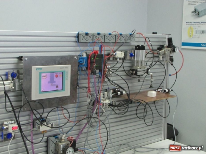 Zdjęcie w galerii na portalu naszraciborz.pl: Obejrzeli PWSZ od wewnątrz wiadomości z regionu