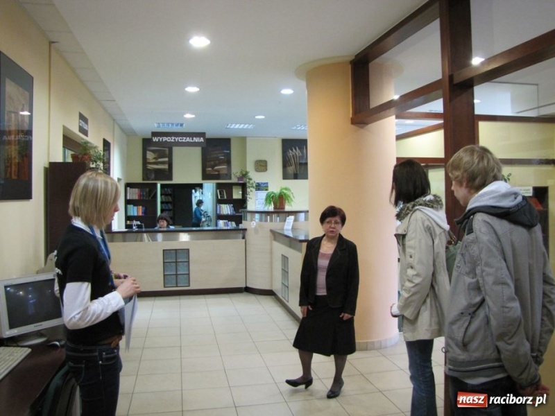 Zdjęcie w galerii na portalu naszraciborz.pl: Obejrzeli PWSZ od wewnątrz wiadomości z regionu