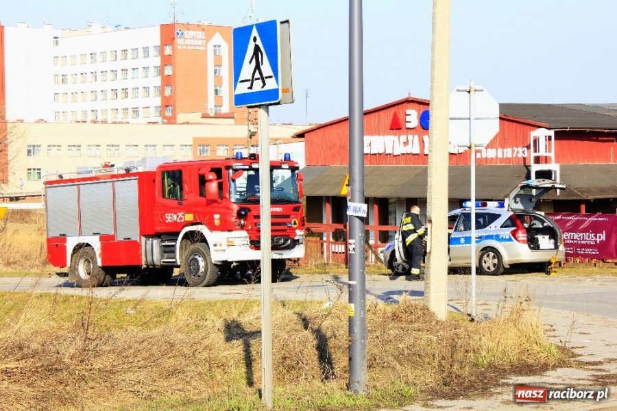 Zdjęcie w galerii na portalu naszraciborz.pl: Renault dachowało na Głubczyckiej wiadomości z regionu