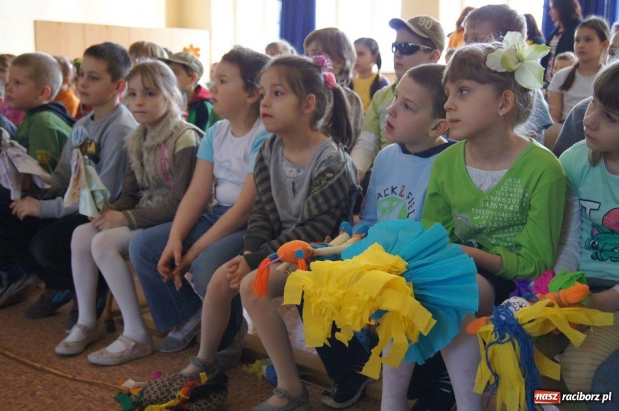 Zdjęcie w galerii na portalu naszraciborz.pl: Powitanie wiosny w SP 4 wiadomości z regionu